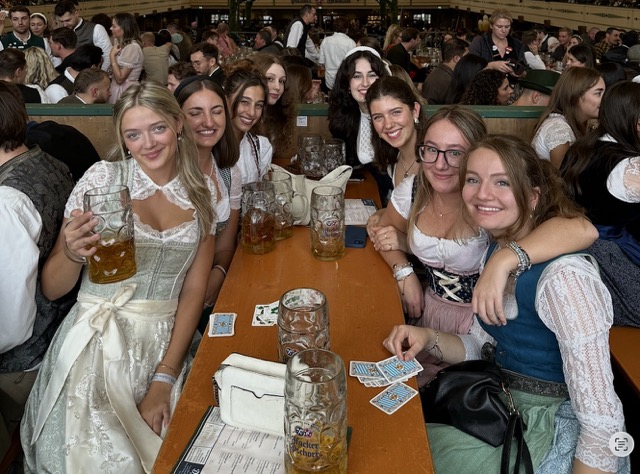 Wiesn & Social: GIRLS ONLY 🍻🥨💗