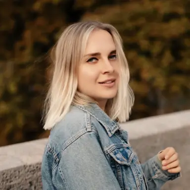 Yana H.