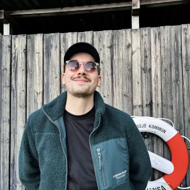 Max S.