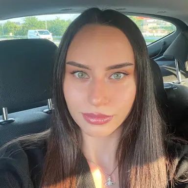 Joelle F.